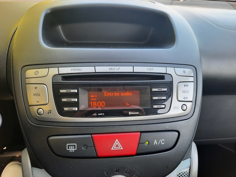 Autoradio radio avec CD Citroën C1 Peugeot 107 avec haut parleur